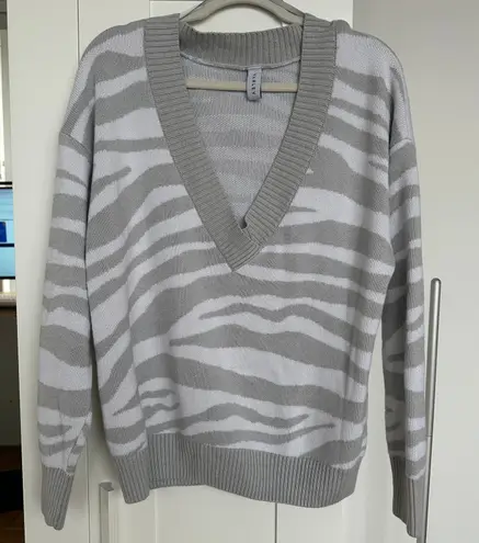 Varley Women's Oversized V-neck Gray/White Tiger Stripe Calvert Sweater, S, EUC
