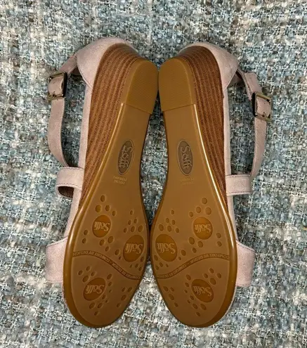 Soft Innis Strappy Wedge Heeled Sandals in Baywater Suede Size undefined