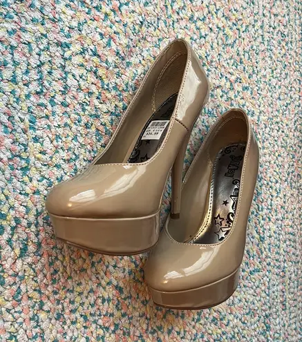 Brash beige patent pump heels