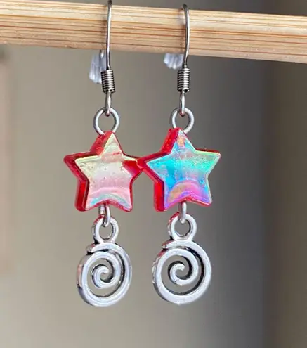 Handmade star & swirl dangle earrings⭐️❤️