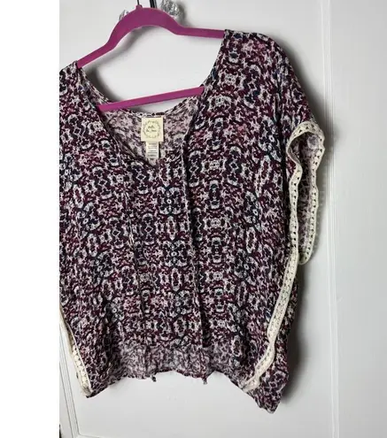 belle du jour Kimono Top Women's XS Red Blue Ditsy Floral Flowy V-neck Crochet