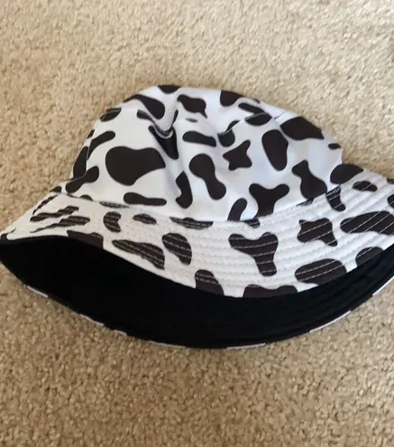 Urban Outfitters bucket hat