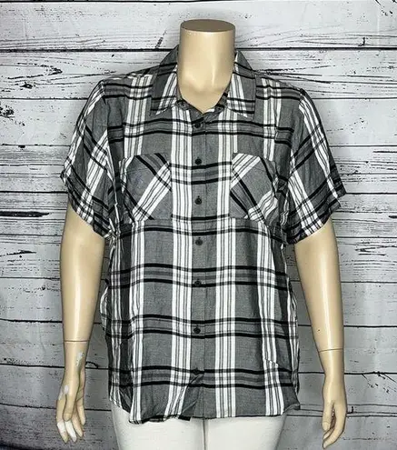 cj banks  NWT Size 2X 20/22W Black & White Plaid 100% Rayon Button Down Shirt Top