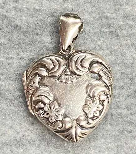 Vintage 925 Sterling Silver Heart Locket Pendant Floral Engraved Jewelry