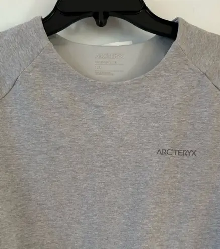Arcteryx Momenta Centre Gray Pullover Long Sleeve Size Small