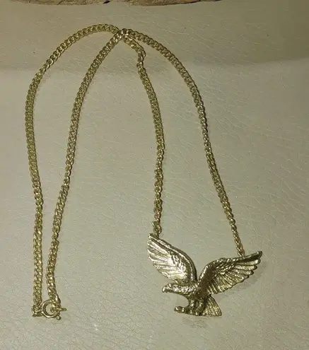 Eagle Flying Pendant 18 Inch Necklace Avon Gold Tone Cuban Style Chain Vintage