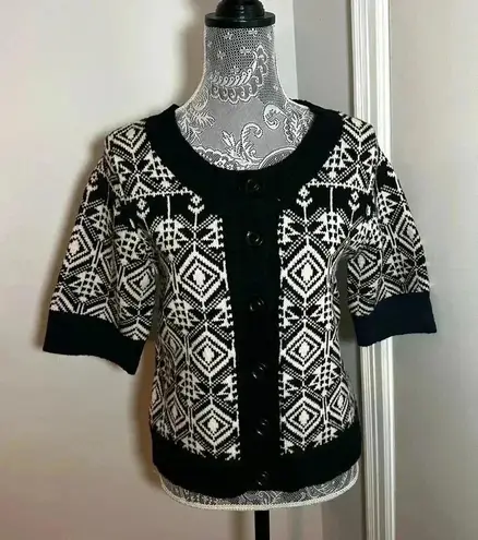 Jillian Jone Thick Wool Short Sleeve Sweater Black/ Off White. Sz: S Aztec print Black