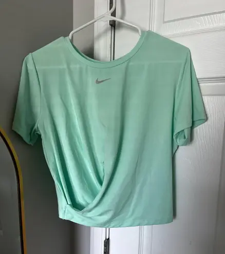 Nike Cropped Tee