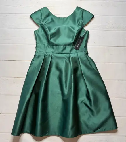 Alfred Sung NWT - - Women’s Hunter Green Cap Sleeve Cocktail Dress - Size 12