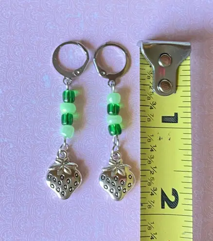 Handmade funky fairy Kawaii retro strawberry green dangle unisex earrings 💚🍓🍃