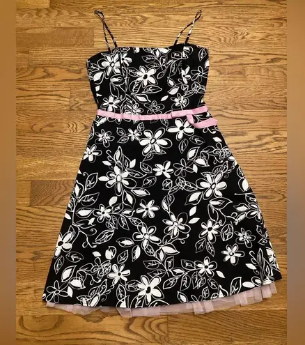 I.N. San Francisco . Spaghetti strap A-Line dress with crinoline hem line. Size 11