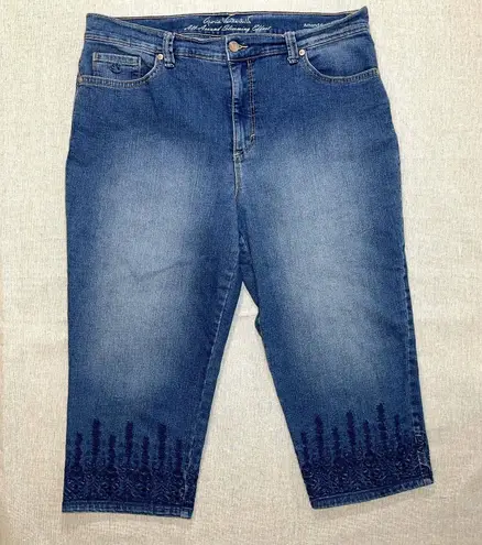 Gloria Vanderbilt | Petite Embroidered Amanda Capri | 14P