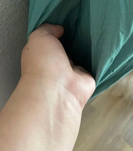 Bee Uniq 🆕Dusty Green Ruffle-Accent Cold Shoulder Maxi M🆕