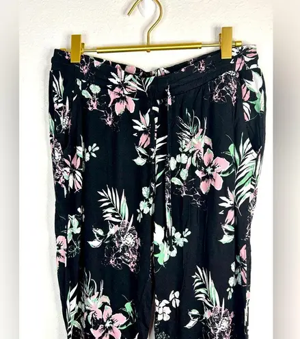 ๐ค Lascana Black Floral Pull