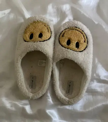 Luna Mellow Luxe Cream Yellow Smiley Face House Slippers Women’s Size 8
