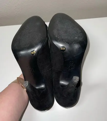 BCBG Paris Black Studded Rose Applique Stiletto Heels Size 6