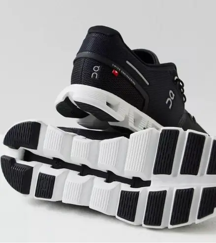 On Running Cloud 5 Running Shoes in Black / White (59.98904) Size 9