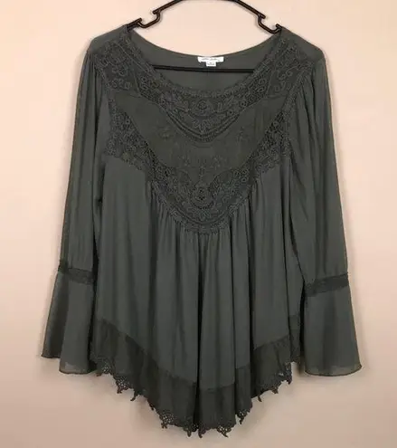 Ultra Pink Women’s Floral Embroidered Lace Mesh Flare Sleeve Button Back Blouse