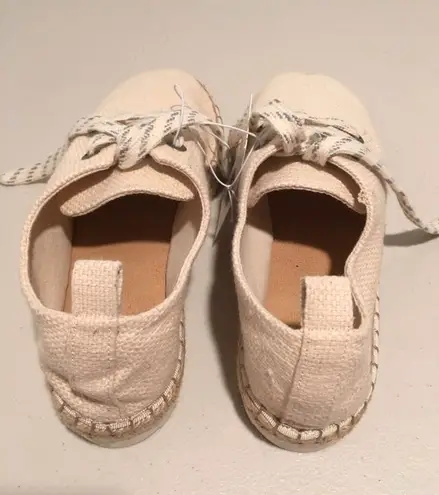 Canvas Shoes Tan Size 6