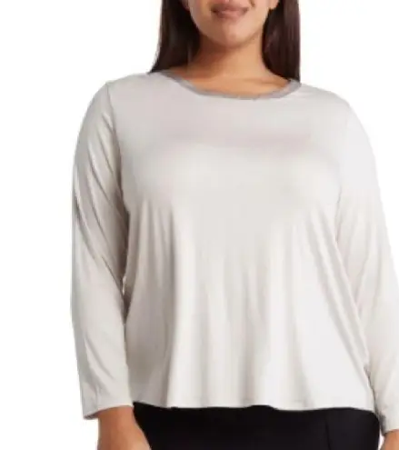 T Tahari Women’s NWT 3X cream soft long sleeved rayon top w/ satin neckline trim