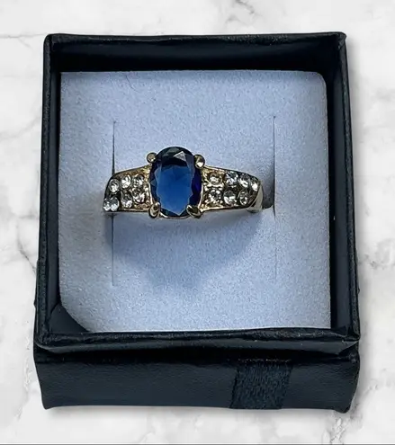Gold Tone Ring With Deep Blue Oval Cut Stone & Clear Accent Crystals Size 6 1/4