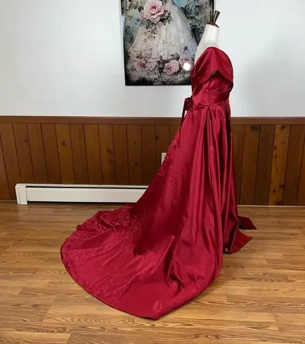 Gorgeous New Lavetir Red Satin Pageant/Prom/Bridesmaid Gown! Size 12