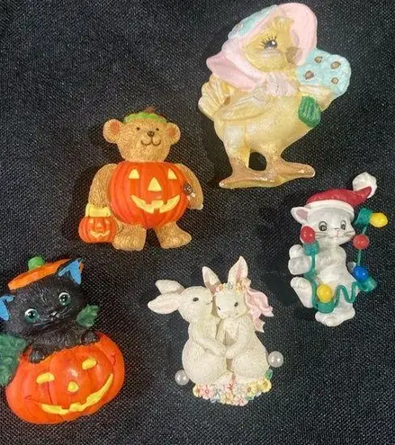 VTG. AVON Lot 5 HALLOWEEN CAT BEAR BUNNY CHICK PINS Christmas Easter BROOCH NEW Orange