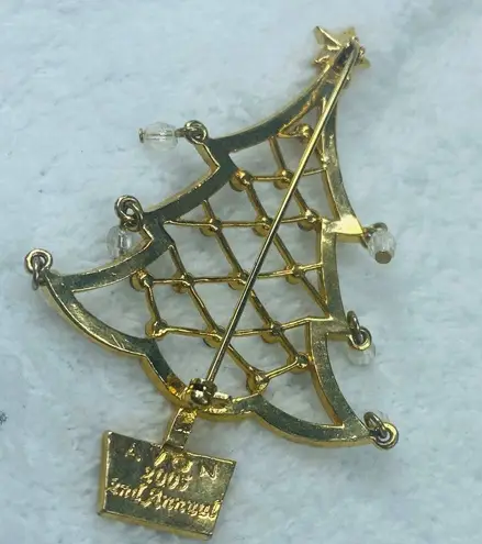 AVON 2005 2nd Annual Christmas Tree Jewelry Pin Brooch Rhinestones Gold Color
