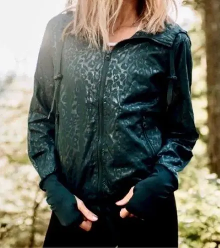 Zyia Active Leopard Print Windbreaker Jacket Hoodie Full Zip Pockets Outdoors
