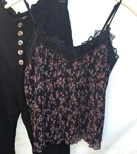 New Everleigh Lace Trim Floral V