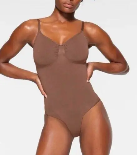 SKIMS BOXED Sculpting Bodysuit M