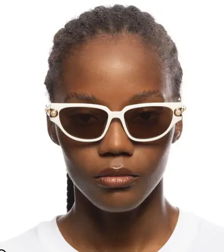Le Specs NWT x Missoma Serpens Link Cat Eye Ivory Peal Sunglasses Off-White NEW