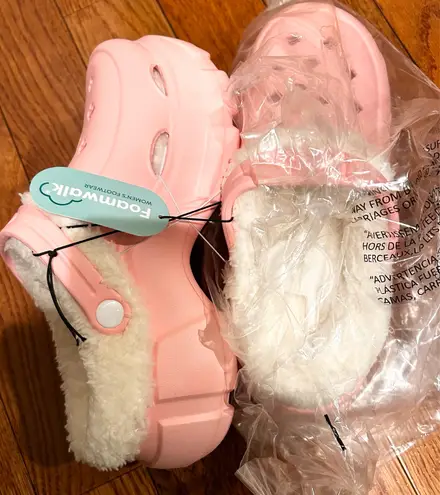 Foamwalk NWT Platform Warm Thick high Soled plush Furry Non