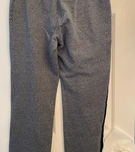 Calvin Klein  Performance Sweatpants Size L - Image 11