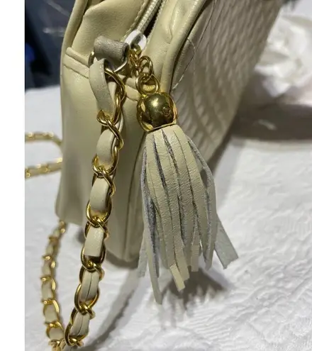 Vintage Quilted Beige Leather Shoulder Bag With Gold Chain & Tassel Accent
