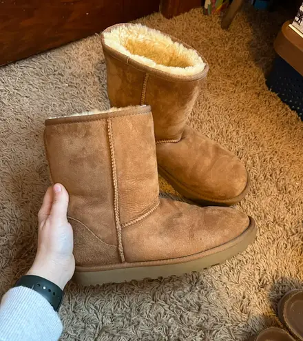 UGG 