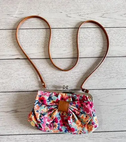 American Eagle  kiss clasp floral flowers and bow crossbody bag purse