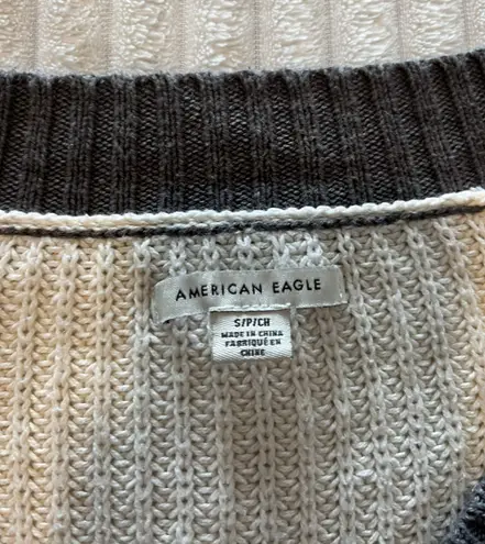 American Eagle v neck sweater