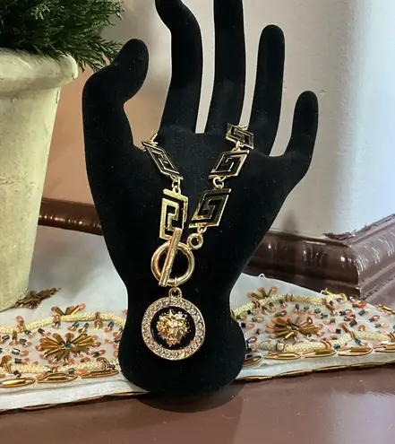 Elegant & Chic Gold and Black Pendant Anklet