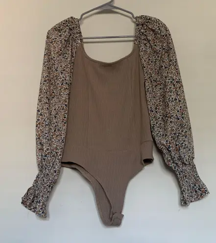 Prómesa Women’s Small Boutique PROMESA Solstice Blooms Sand Tan Ribbed Floral Sleeve Thong Bodysuit