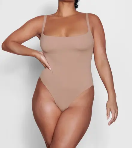SKIMS FITS EVERYBODY SQUARE NECK BODYSUIT