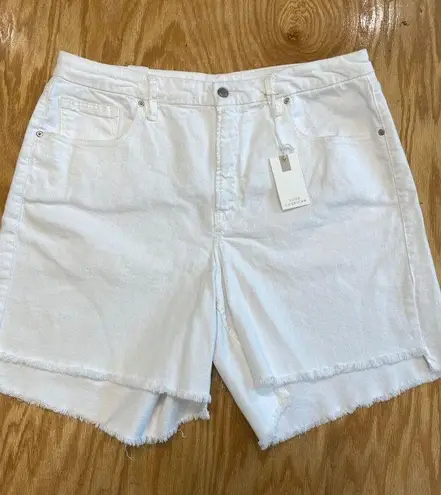 Good American  Shorts Women's 16 White Denim Regular Fit Freyed Hem 5-Pockets B62