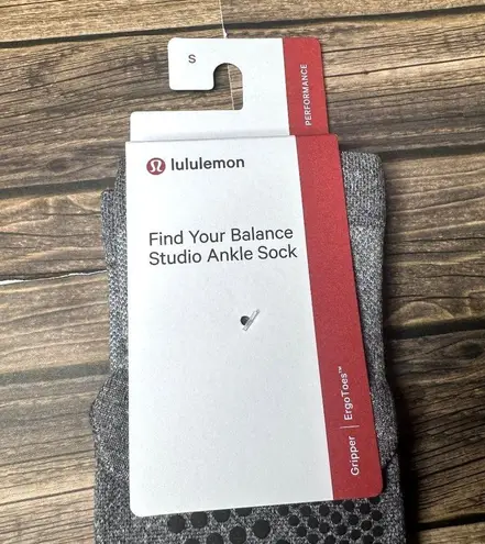 Lululemon Find Your Balance Studio Ankle Sock NWT Size Small (HTGR)