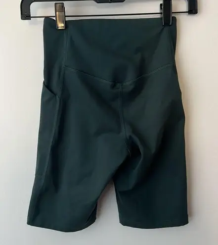 Girlfriend Collective  Bike Shorts With Pockets Green Size XS