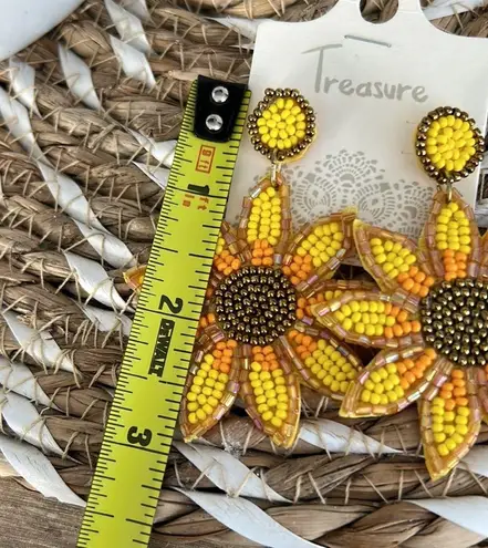 New! Treasure boutique sunflower beaded dangly earrings