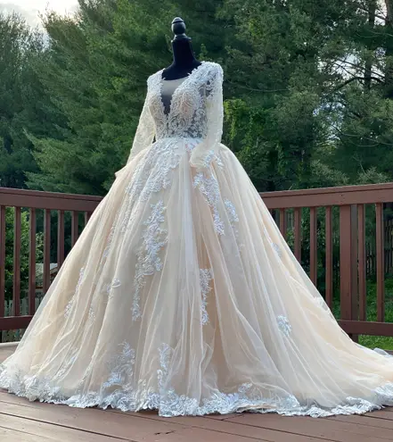 Custom Made Wedding Dress princess long train lace Embroidered Long Sleeve Light Weight