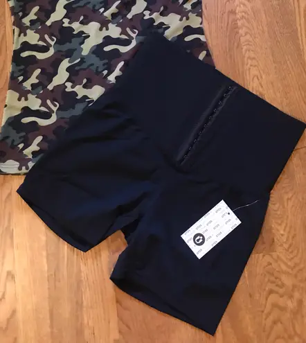 Black High Waist 4.5” Inseam Biker Short With Waist Trainer Size L Size L