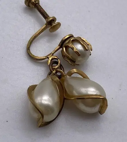 Vintage Pearl earrings dangle drop clip on screw on gold tone dainty classic