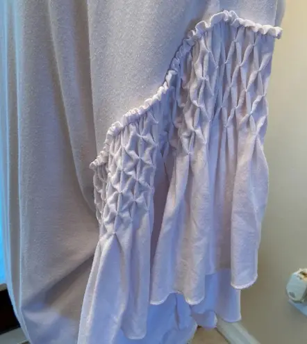 Chelsea &Theodore White Short sleeve Top with. Sleeves Size M