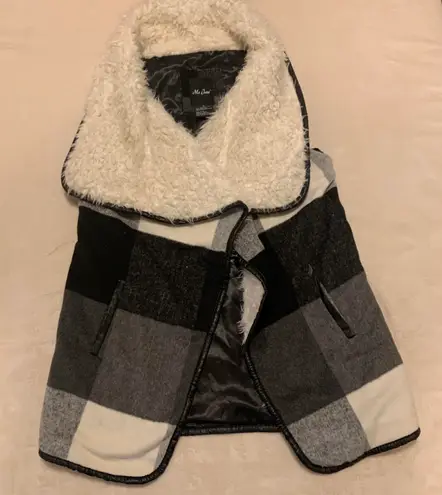 Me Jane Buffalo Plaid Sherpa Vest Size Medium